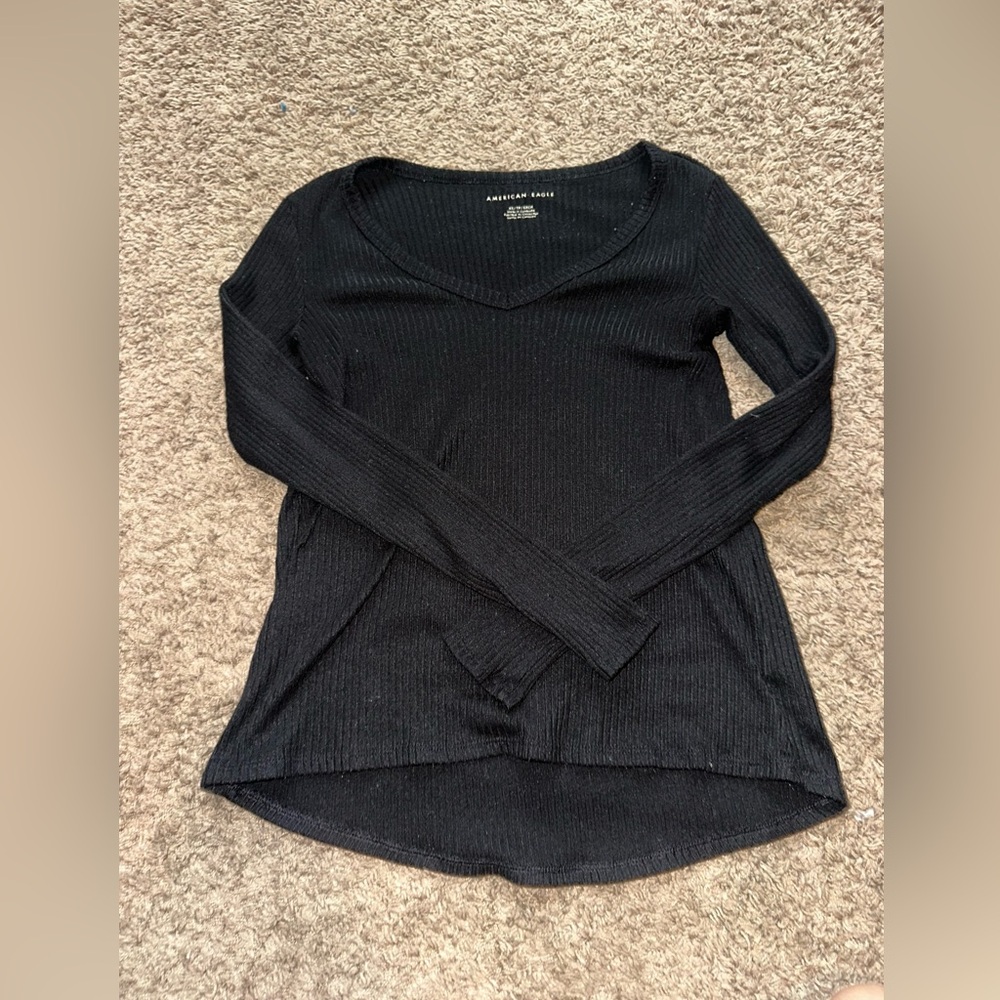 black long sleeve v-back shirt